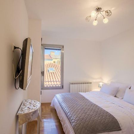 Apartment San Rocco Center Pula Buitenkant foto