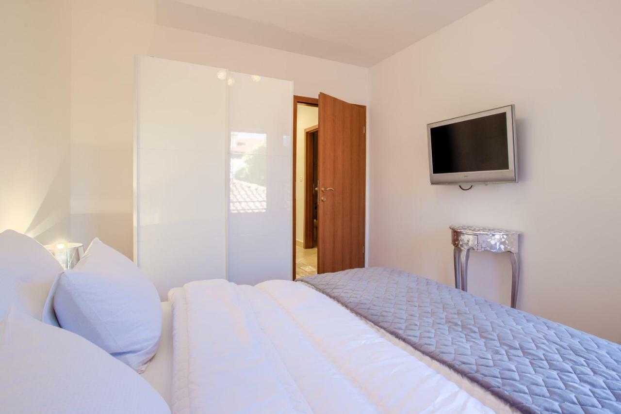 Apartment San Rocco Center Pula Buitenkant foto
