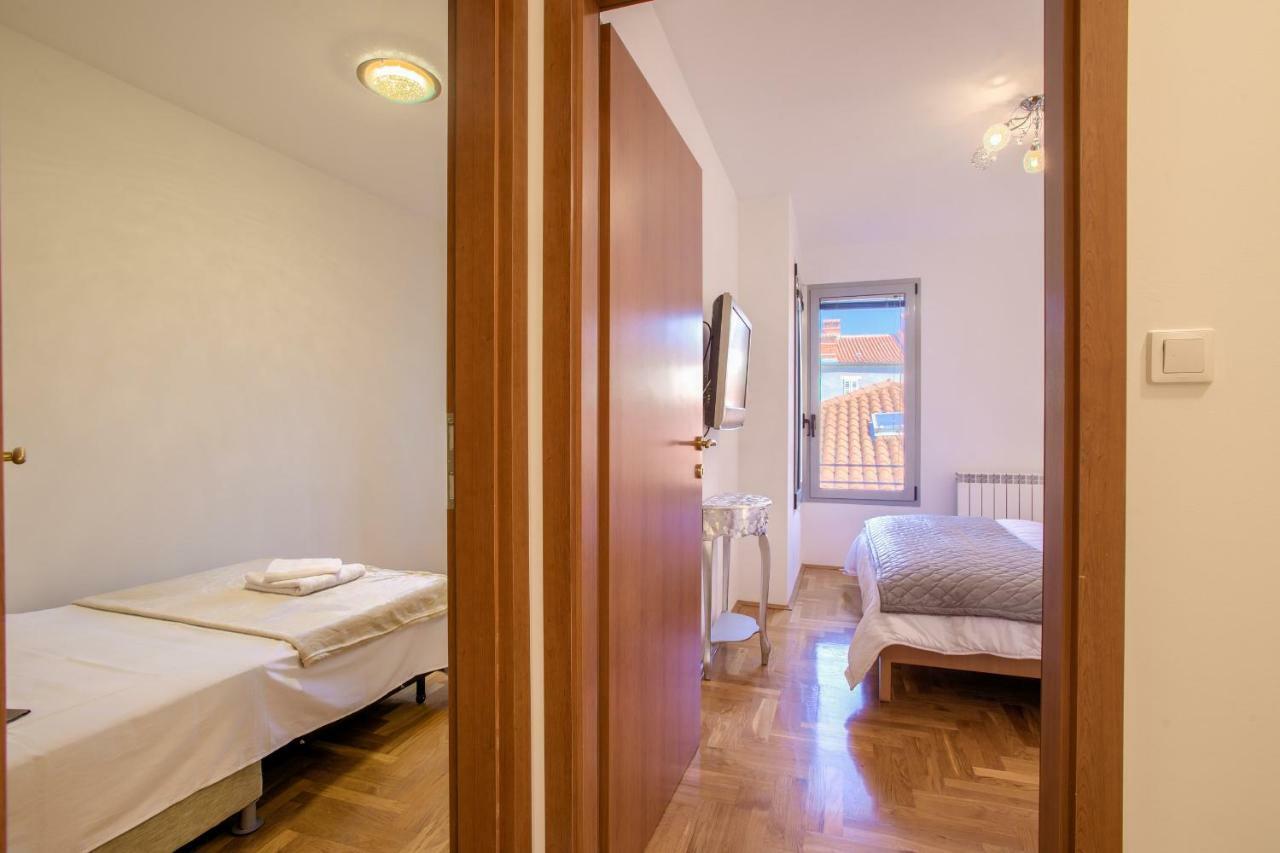 Apartment San Rocco Center Pula Buitenkant foto